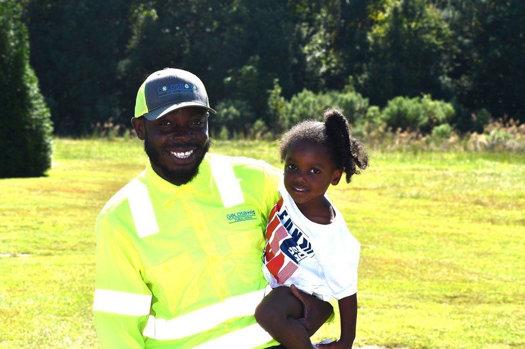 3K student with their dad during Fun Run 2023