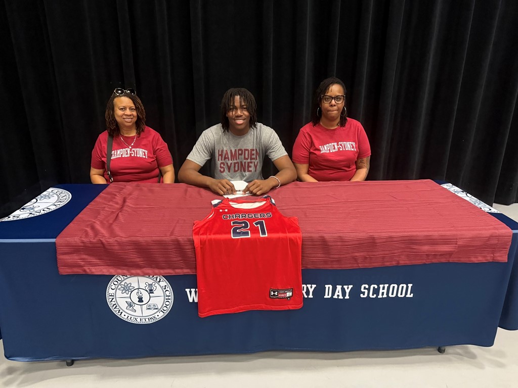 Senior signing for basketball